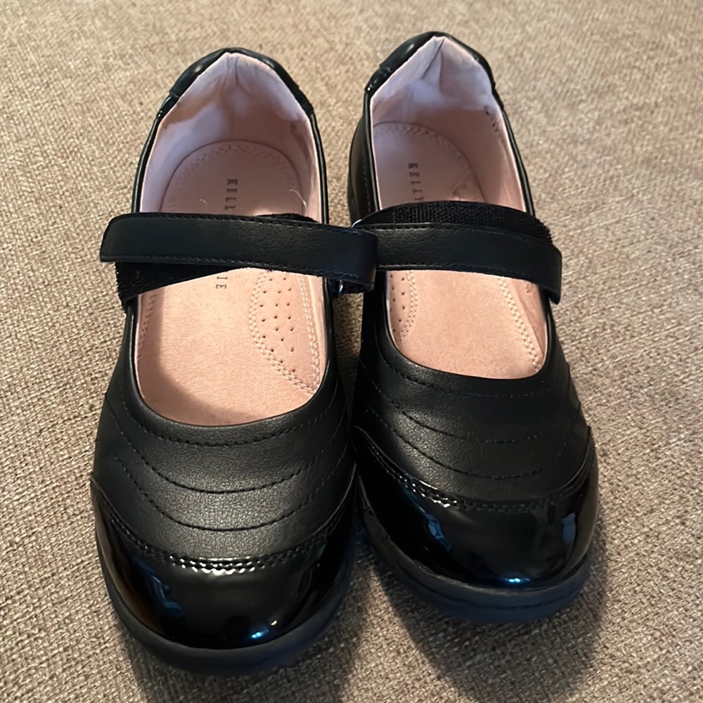 Big Girls Black Flats Size 5M
